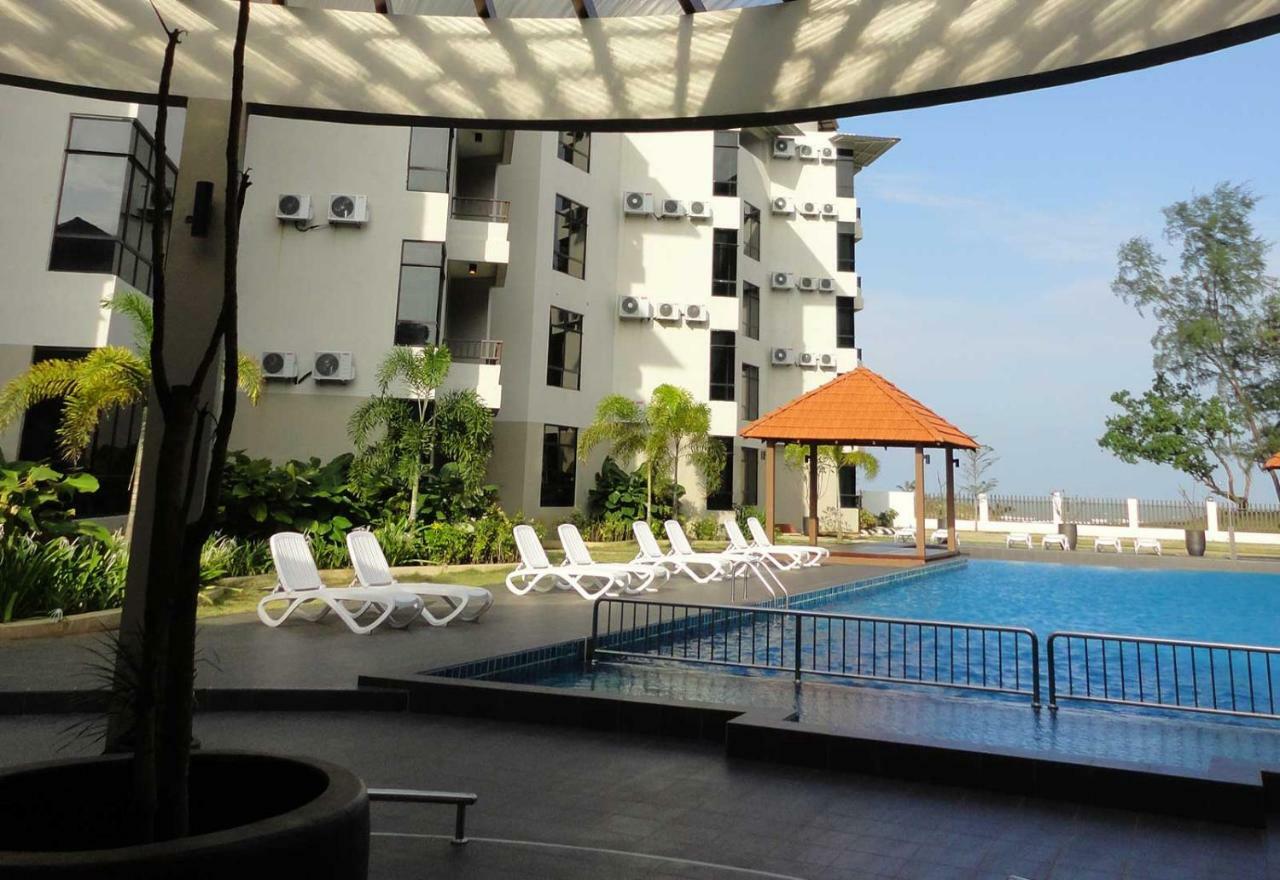 Cherloft@Samsuria Beach Residences Kampung Sungai Ular Exteriör bild