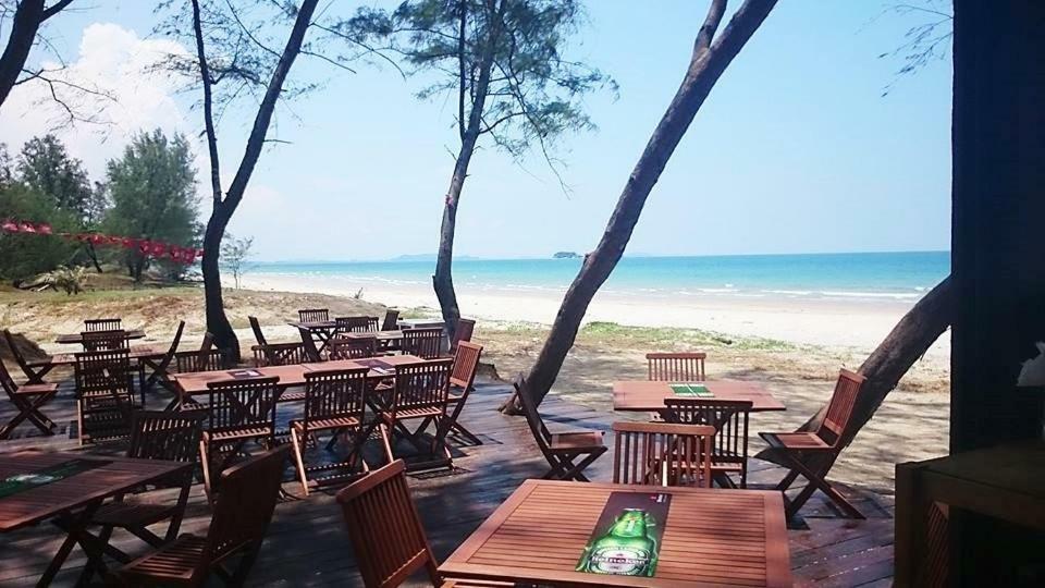 Cherloft@Samsuria Beach Residences Kampung Sungai Ular Exteriör bild